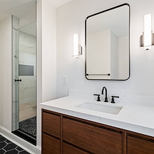 A-Seamless-Blend-of-Modern-Elegance-and-Warmth-in-Ross-Township 1
