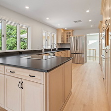 A-Seamless-Blend-of-Modern-Elegance-and-Warmth-in-Ross-Township 13