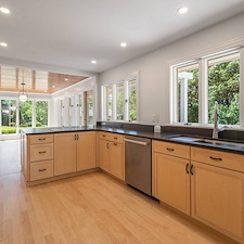A-Seamless-Blend-of-Modern-Elegance-and-Warmth-in-Ross-Township 11