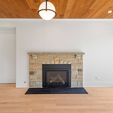 A-Seamless-Blend-of-Modern-Elegance-and-Warmth-in-Ross-Township 8